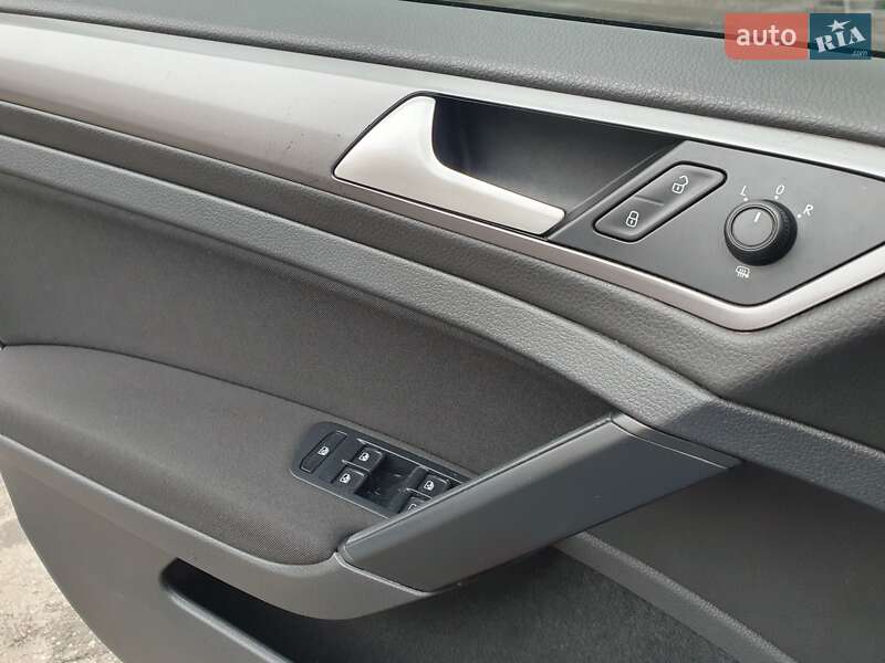 Универсал Volkswagen Golf 2015 в Киеве