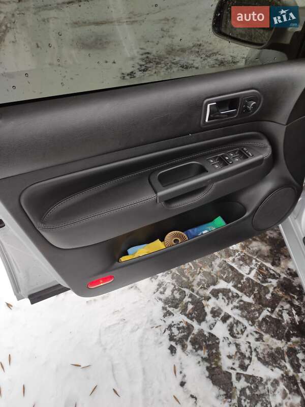 Хетчбек Volkswagen Golf 2003 в Хмельницькому