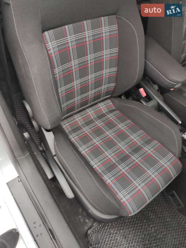 Хетчбек Volkswagen Golf 2003 в Хмельницькому