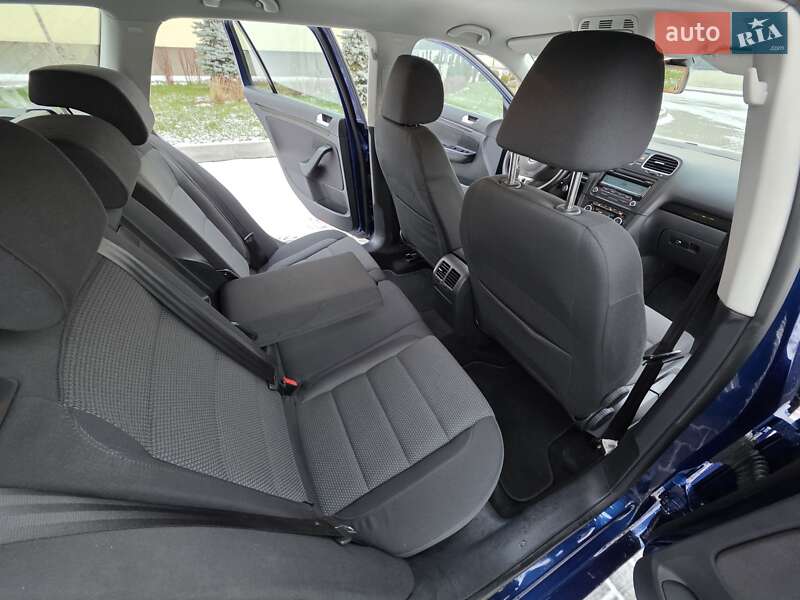 Универсал Volkswagen Golf 2010 в Луцке