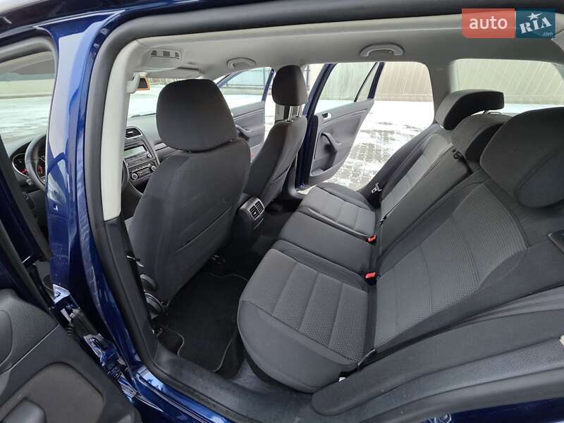 Универсал Volkswagen Golf 2010 в Луцке