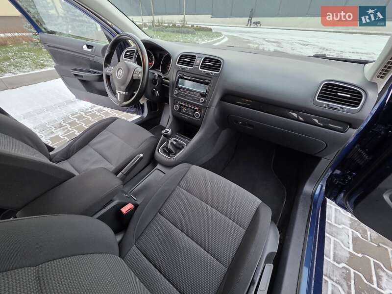 Универсал Volkswagen Golf 2010 в Луцке