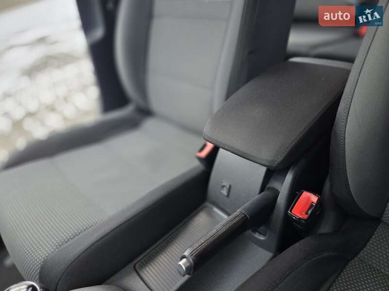 Универсал Volkswagen Golf 2010 в Луцке