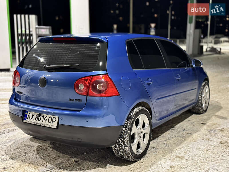 Хетчбек Volkswagen Golf 2005 в Сумах