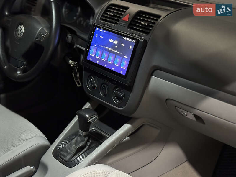 Хетчбек Volkswagen Golf 2005 в Сумах