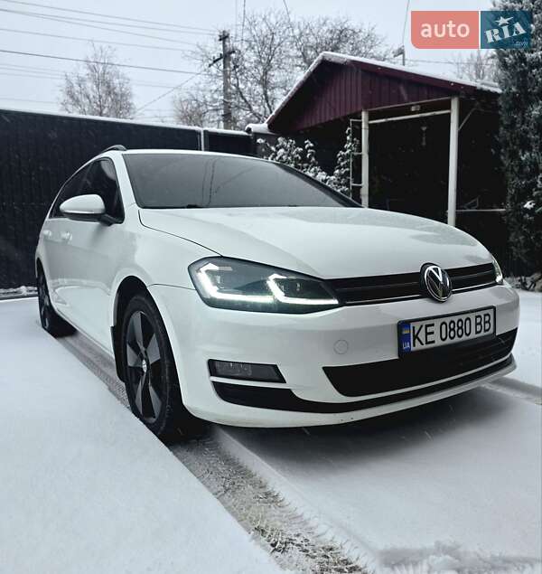 Універсал Volkswagen Golf 2015 в Дніпрі