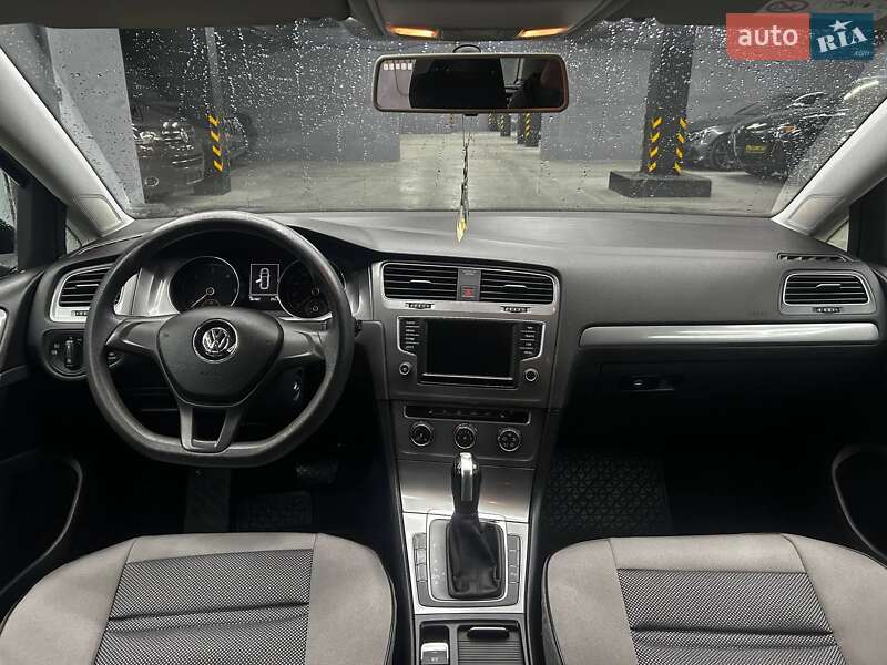 Универсал Volkswagen Golf 2016 в Черновцах