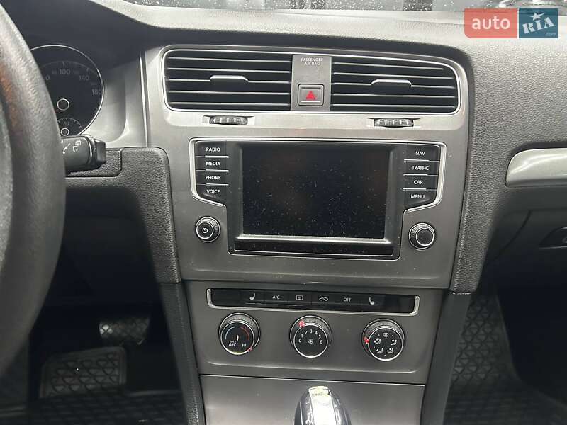 Универсал Volkswagen Golf 2016 в Черновцах