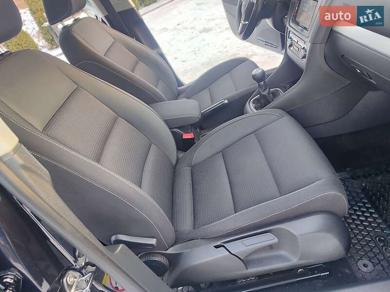 Хетчбек Volkswagen Golf 2010 в Івано-Франківську