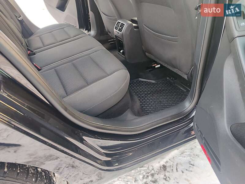 Хетчбек Volkswagen Golf 2010 в Івано-Франківську