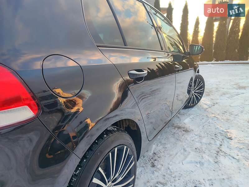 Хетчбек Volkswagen Golf 2010 в Івано-Франківську