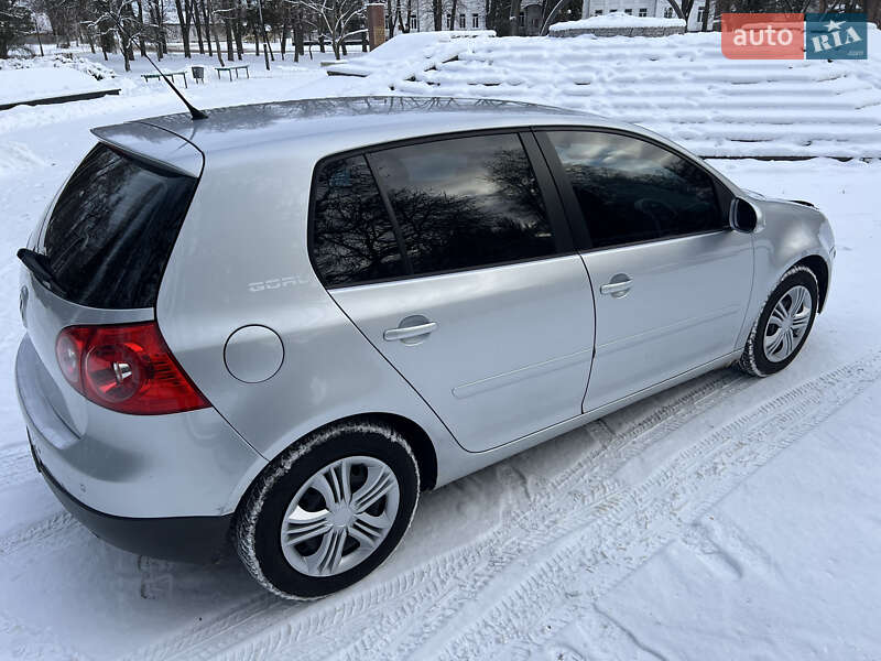 Хэтчбек Volkswagen Golf 2006 в Нежине