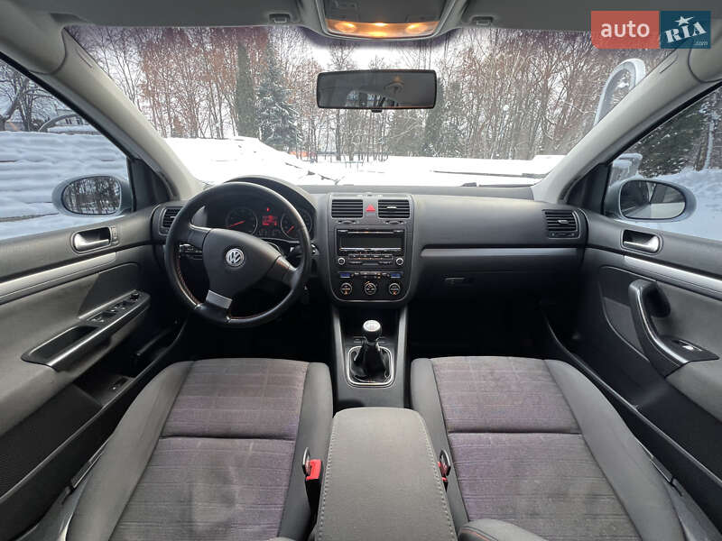 Хэтчбек Volkswagen Golf 2006 в Нежине