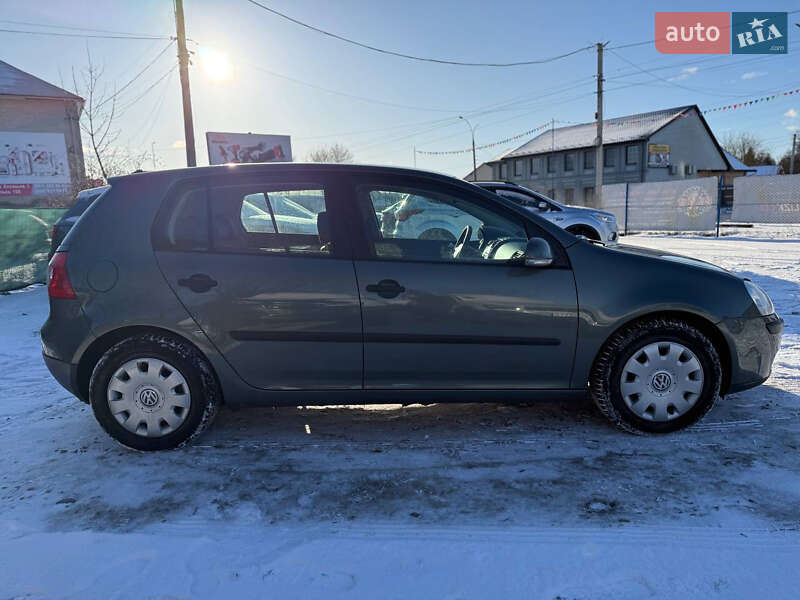 Хетчбек Volkswagen Golf 2005 в Коломиї
