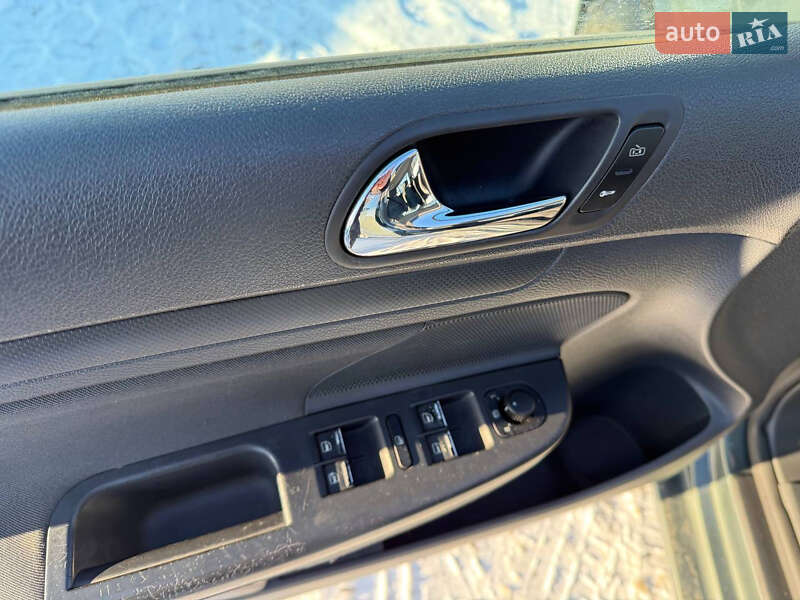 Хетчбек Volkswagen Golf 2005 в Коломиї