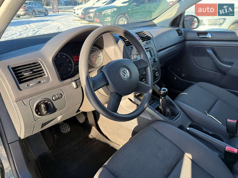 Хетчбек Volkswagen Golf 2005 в Коломиї