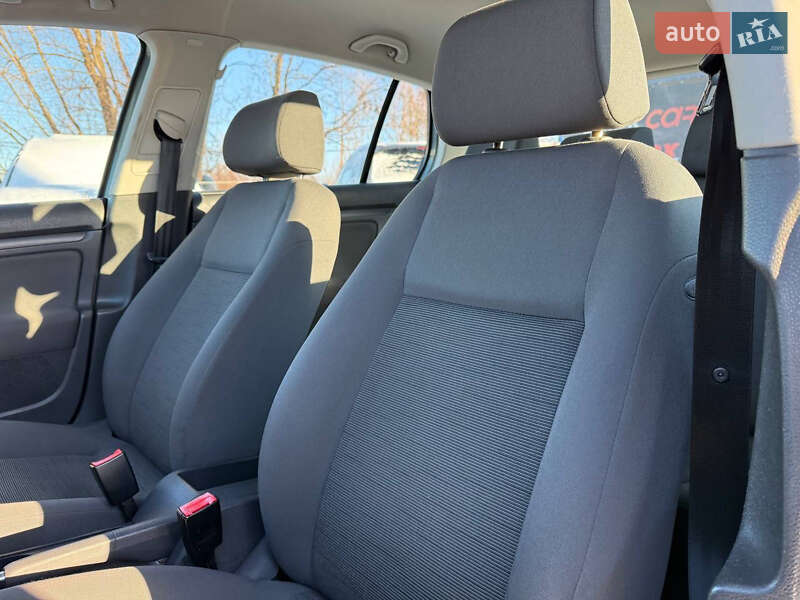 Хетчбек Volkswagen Golf 2005 в Коломиї