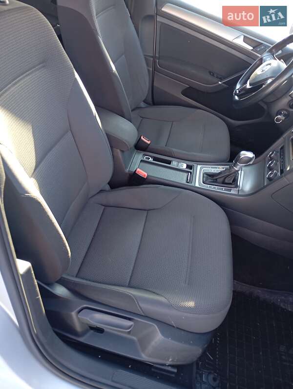 Універсал Volkswagen Golf 2016 в Черкасах