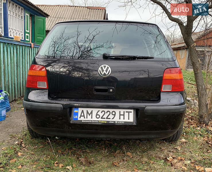 Хэтчбек Volkswagen Golf 2001 в Житомире