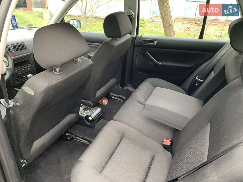 Хэтчбек Volkswagen Golf 2001 в Житомире