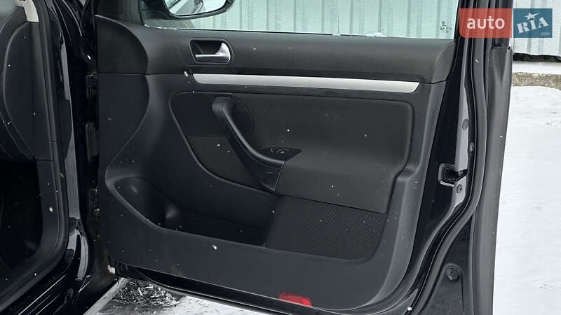 Універсал Volkswagen Golf 2009 в Самборі