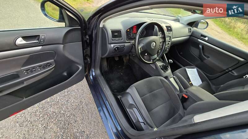 Универсал Volkswagen Golf 2009 в Светловодске