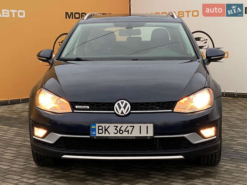 Універсал Volkswagen Golf 2017 в Рівному