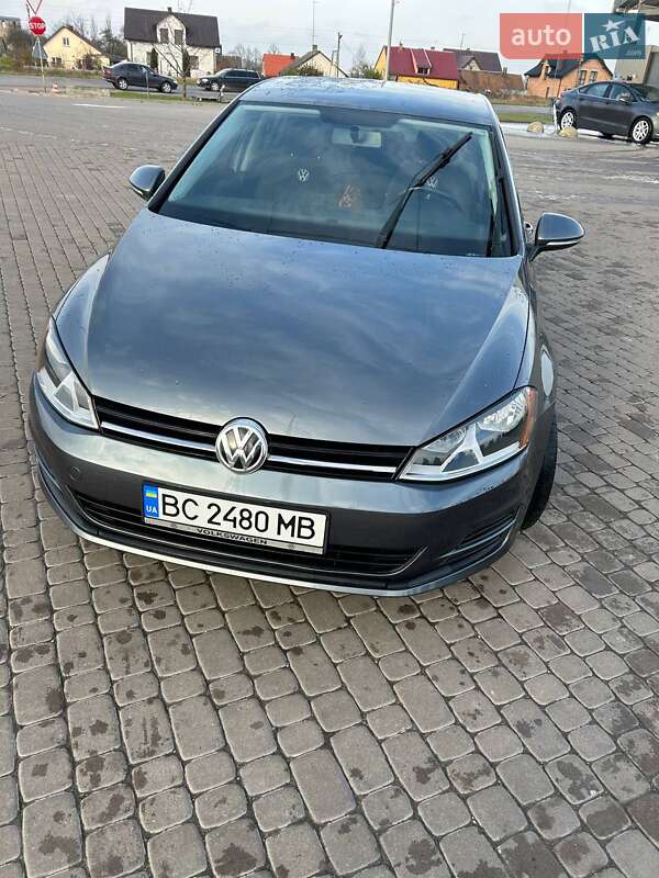 Хетчбек Volkswagen Golf 2016 в Городку