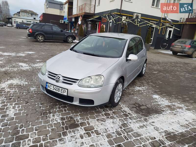 Хетчбек Volkswagen Golf 2005 в Ковелі
