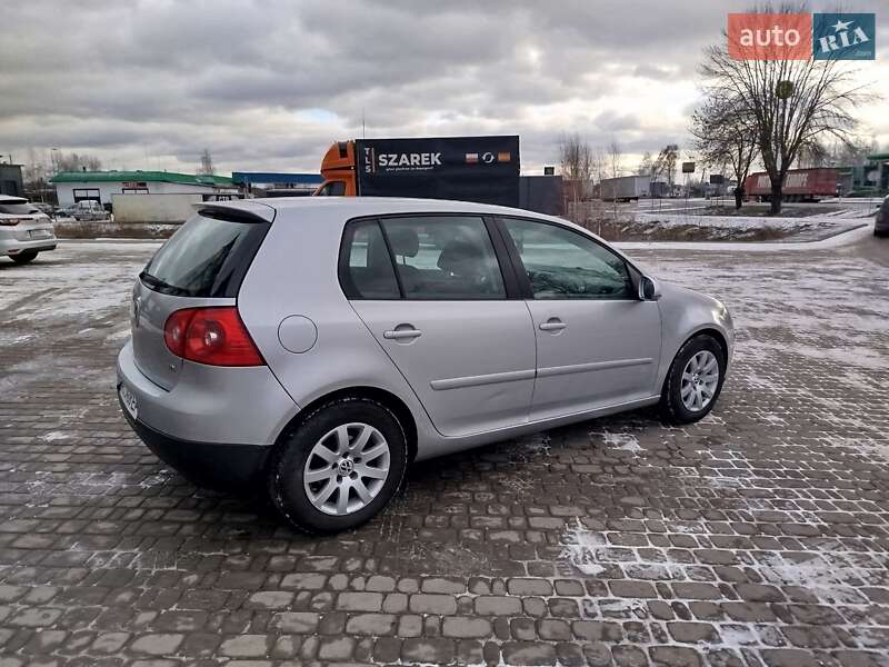 Хетчбек Volkswagen Golf 2005 в Ковелі