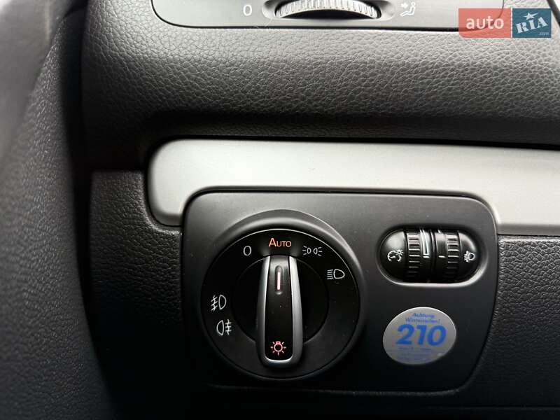 Хетчбек Volkswagen Golf 2010 в Ужгороді