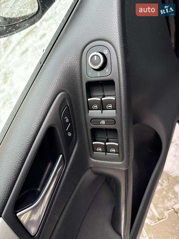 Хетчбек Volkswagen Golf 2010 в Ужгороді