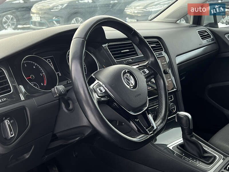 Универсал Volkswagen Golf 2019 в Луцке