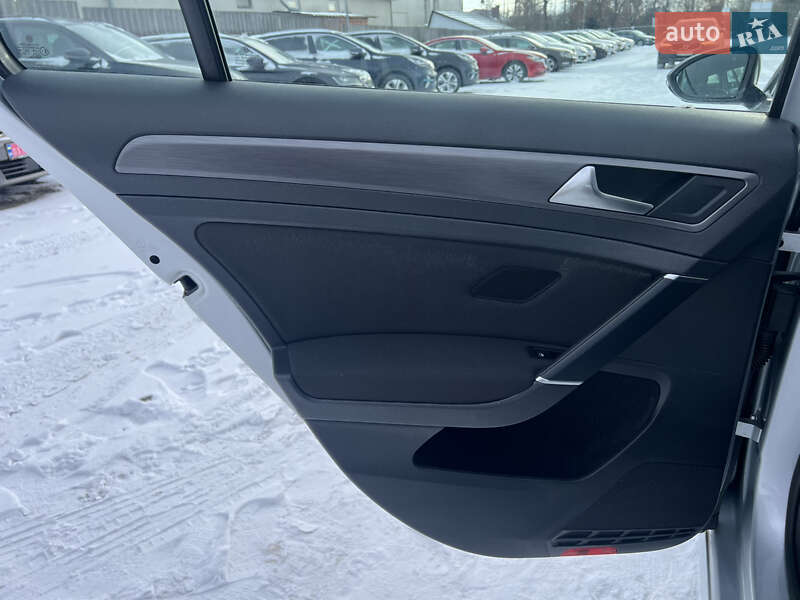 Универсал Volkswagen Golf 2019 в Луцке