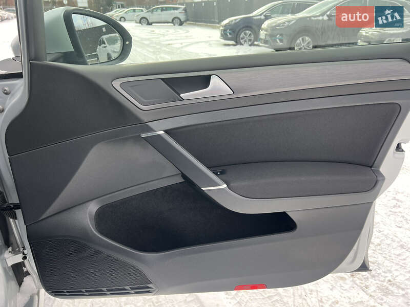 Универсал Volkswagen Golf 2019 в Луцке