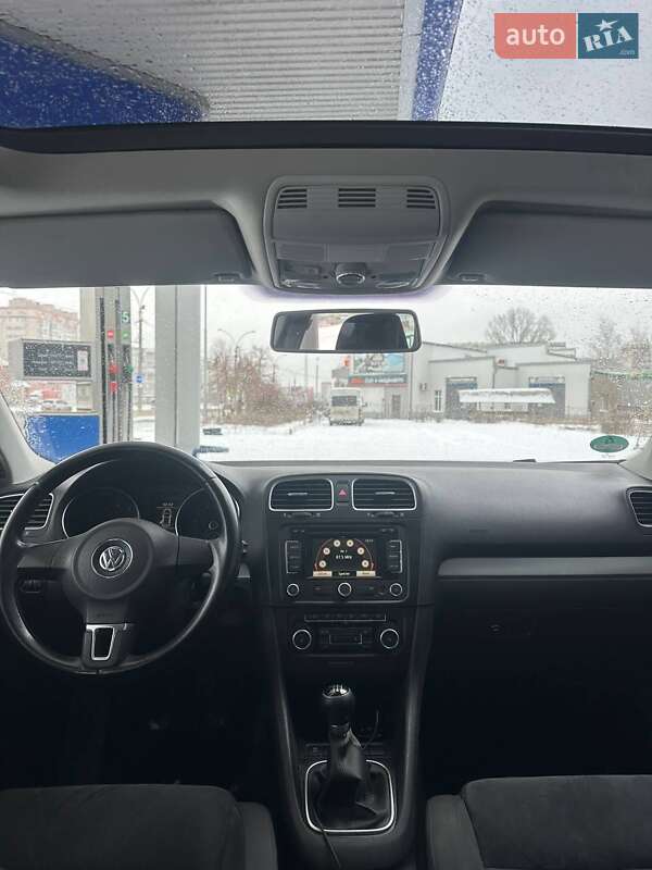 Універсал Volkswagen Golf 2010 в Сумах