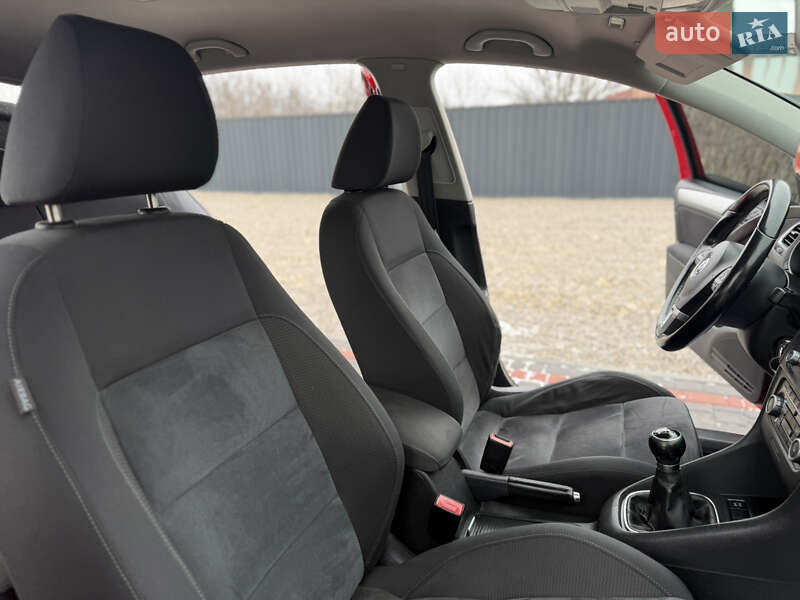 Хэтчбек Volkswagen Golf 2010 в Берегово