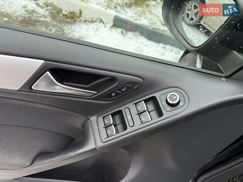 Хетчбек Volkswagen Golf 2010 в Ужгороді