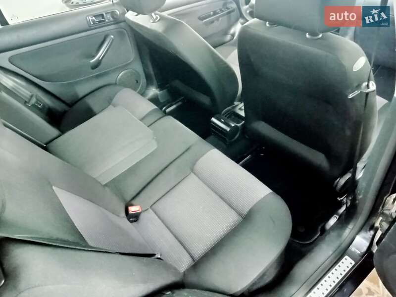 Хетчбек Volkswagen Golf 2003 в Тернополі