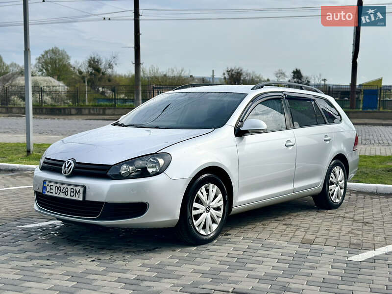 Універсал Volkswagen Golf 2010 в Чернівцях