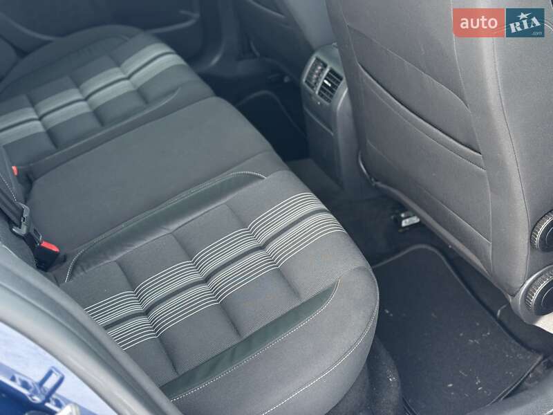 Универсал Volkswagen Golf 2012 в Сарнах