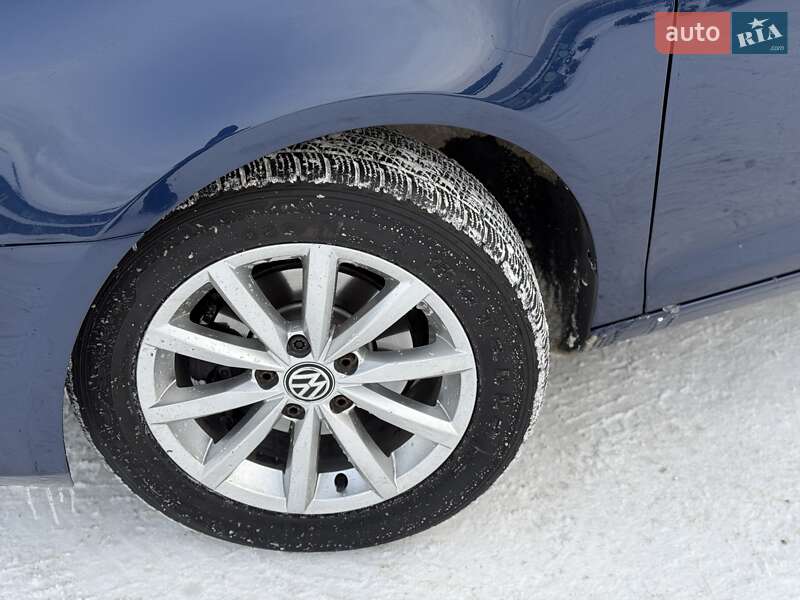 Универсал Volkswagen Golf 2012 в Сарнах