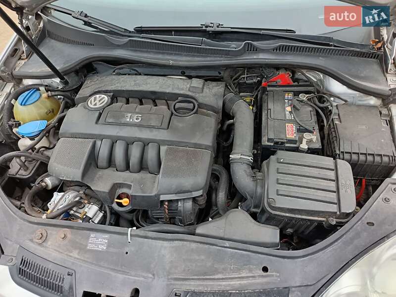 Хетчбек Volkswagen Golf 2005 в Кам'янець-Подільському