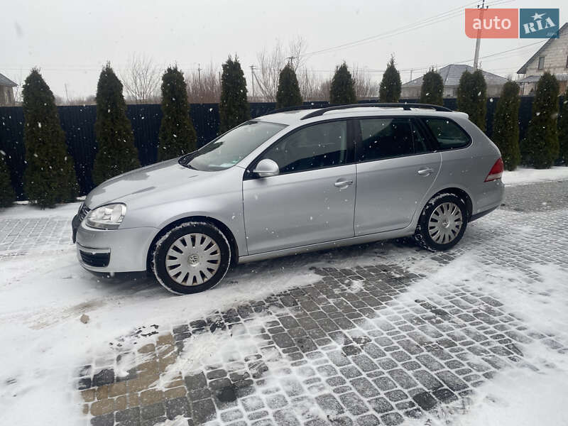 Універсал Volkswagen Golf 2009 в Любомлі