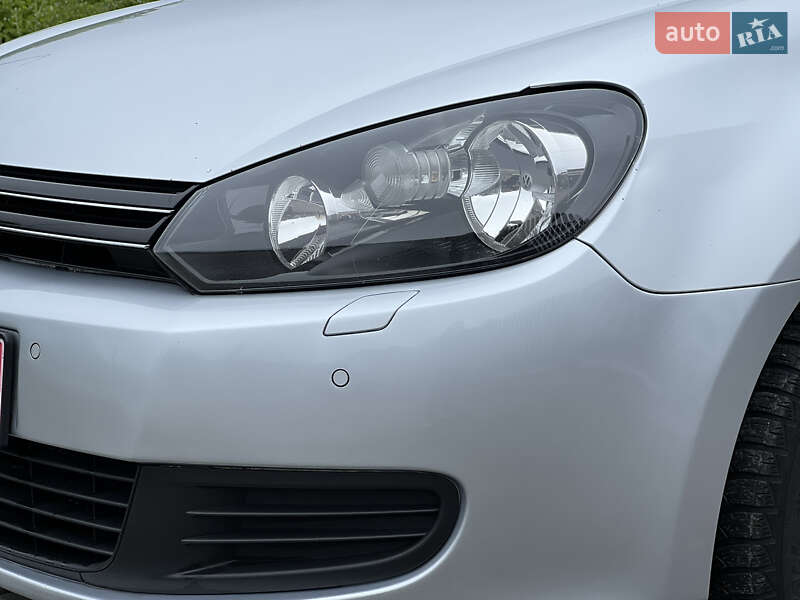 Хэтчбек Volkswagen Golf 2009 в Староконстантинове