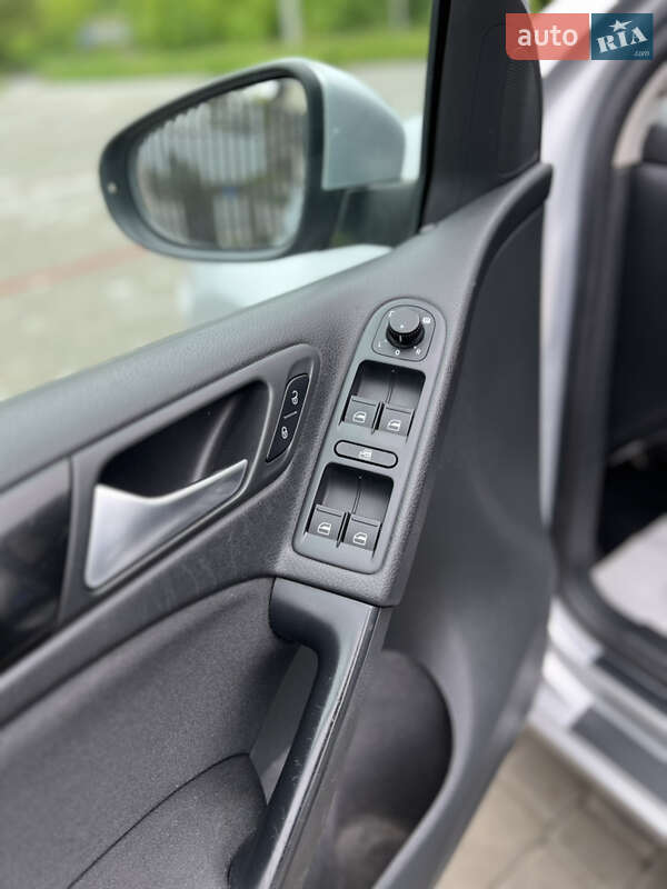 Хэтчбек Volkswagen Golf 2009 в Староконстантинове