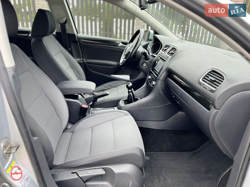 Хэтчбек Volkswagen Golf 2009 в Староконстантинове