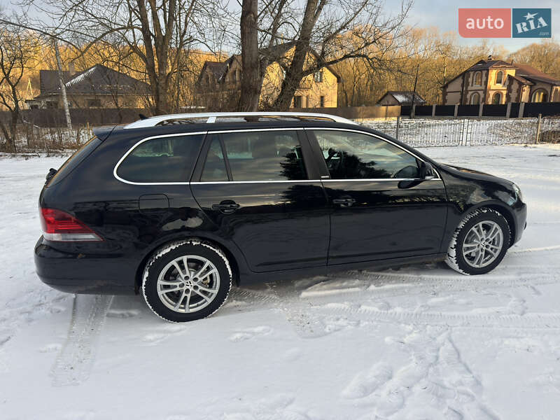 Универсал Volkswagen Golf 2012 в Калуше