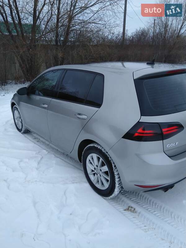Хэтчбек Volkswagen Golf 2015 в Новоднестровске