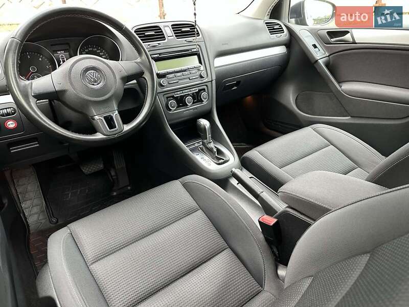 Хетчбек Volkswagen Golf 2011 в Стрию